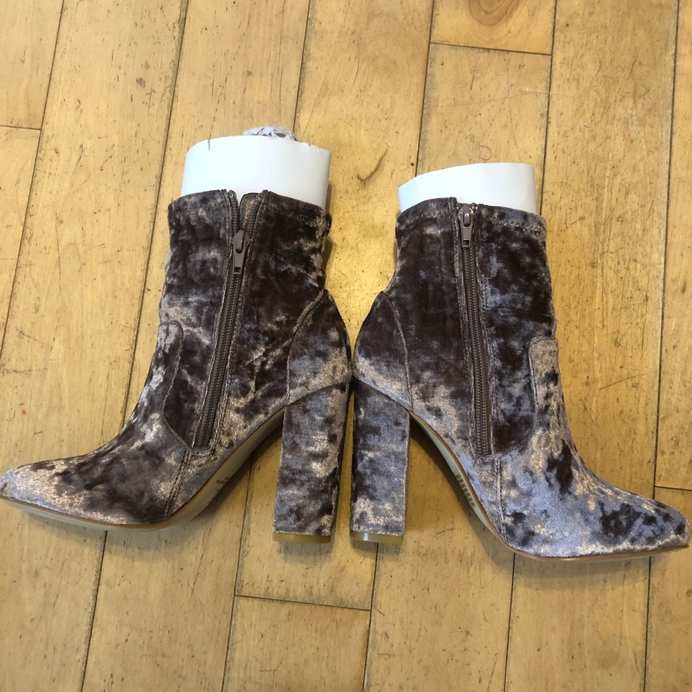 Velvet booties - Picture 4 of 8